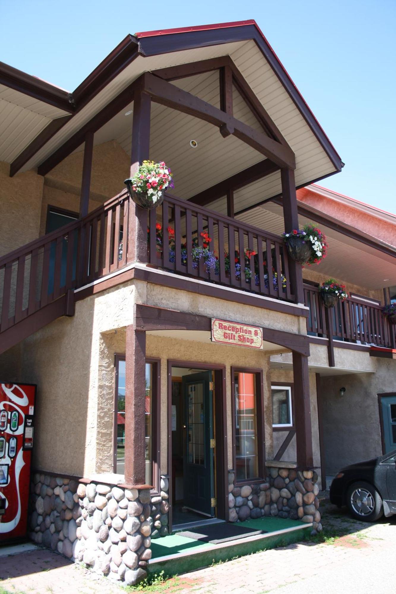 Aspen Village Waterton Park Exterior photo