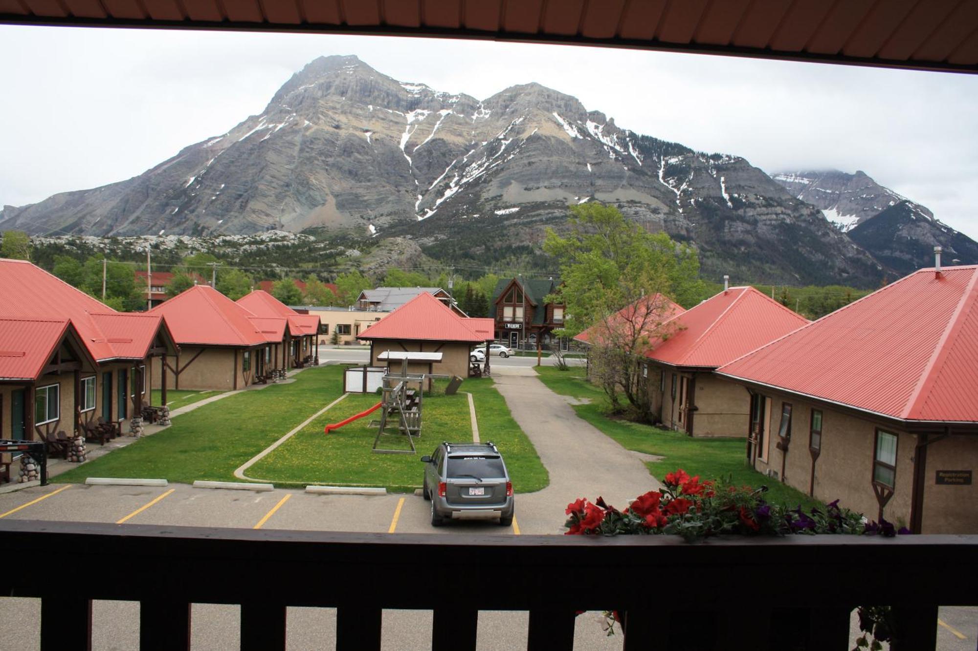 Aspen Village Waterton Park Exterior photo