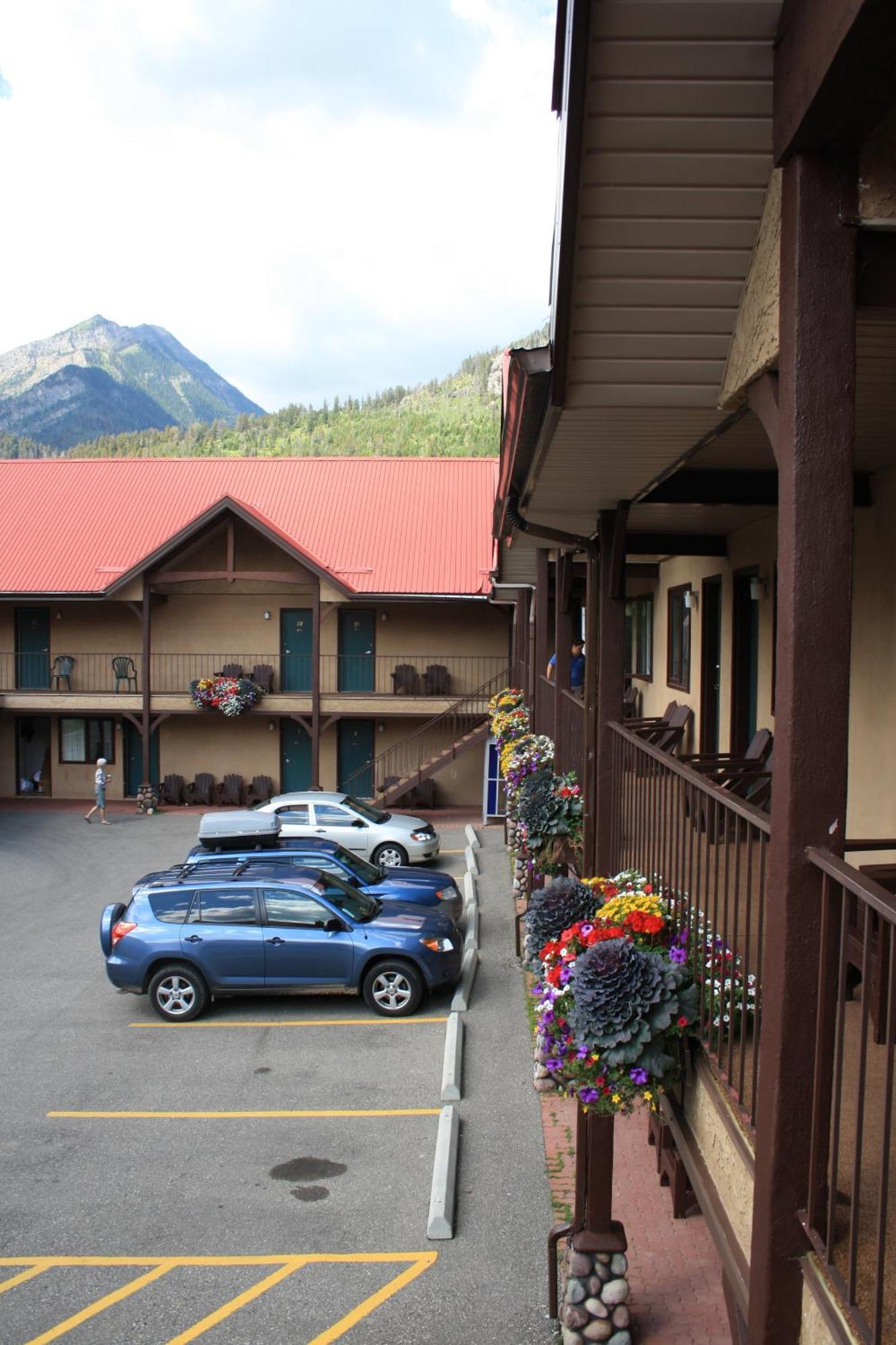 Aspen Village Waterton Park Exterior photo